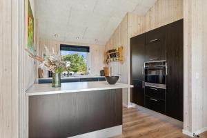 Fotografie z fotogalerie ubytování Bright And Stylish Holiday Home Near Gjerrild Strand v destinaci Brøndstrup + 17 fotografií