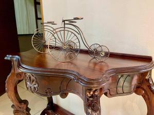 a bike sitting on top of a wooden table at Sandton Dream Pointe in Johannesburg