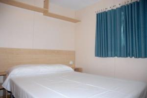 Ένα ή περισσότερα κρεβάτια σε δωμάτιο στο Camping los Gazules