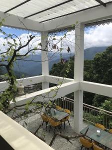 Nespecifikovaný výhled na hory nebo výhled na hory při pohledu z penzionu