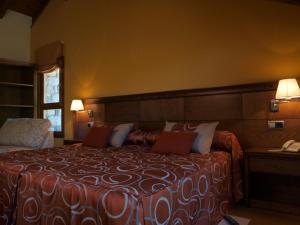 a bedroom with a large bed in a room at Hotel Casa Chuldian in Sahun