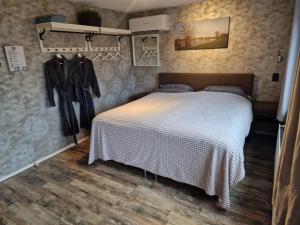 Postel nebo postele na pokoji v ubytování Bed & Budget Mackenzieplaats