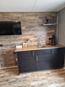 Kuchyň nebo kuchyňský kout v ubytování Bed & Budget Mackenzieplaats