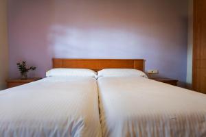 Cama o camas de una habitación en Camping & Bungalows Ligüerre de Cinca