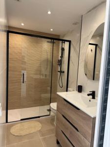 a bathroom with a shower with a sink and a toilet at El Apartamento de Cristian 4 in Benidorm +12 photos