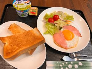 ホテルの敷地内または近くでの食事または食べ物