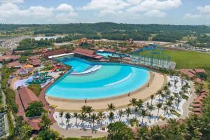 an overhead view of a pool at a resort at DesaruHomestay92 in Bandar Penawar