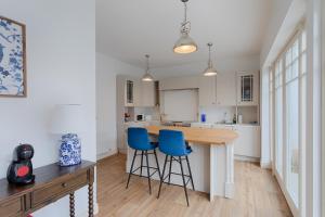 Kuchyň nebo kuchyňský kout v ubytování Fitzgeralds - Ballybunion - Sleeps 34