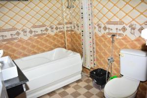 Koupelna v ubytování Kefayat Hotel