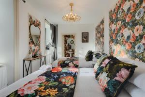 Postel nebo postele na pokoji v ubytování Fitzgeralds - Ballybunion - Sleeps 34