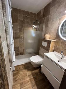 Kúpeľňa v ubytovaní La Dorbluche duplex apartment 10-11 person
