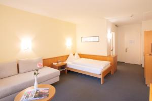 Letto o letti in una camera di Hotel Bad Ramsach
