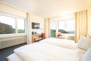Letto o letti in una camera di Hotel Bad Ramsach