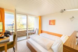 Letto o letti in una camera di Hotel Bad Ramsach