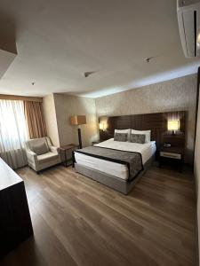 Postel nebo postele na pokoji v ubytování Grand Denizli Hotel