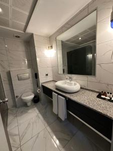 Koupelna v ubytování Grand Denizli Hotel