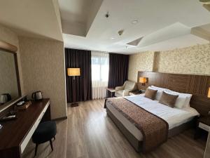 Postel nebo postele na pokoji v ubytování Grand Denizli Hotel