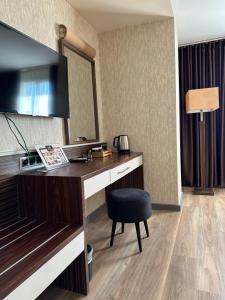 TV a/nebo společenská místnost v ubytování Grand Denizli Hotel
