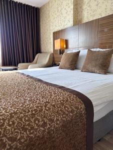 Postel nebo postele na pokoji v ubytování Grand Denizli Hotel