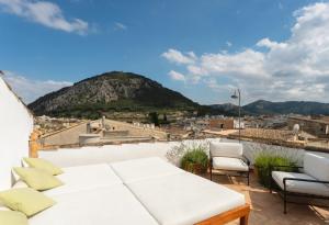 a balcony with a table and chairs and a mountain at Mallorca One in Pollença