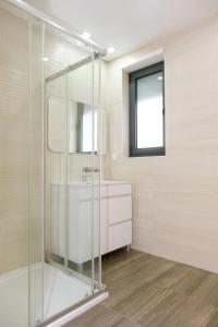 a bathroom with a sink and a glass shower at Casa Horizontes de Arouca in Arouca +34 photos