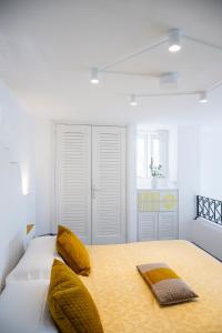 a bedroom with a bed with yellow pillows on it at Casetta Arienzo in Positano