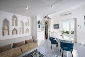 a living room with a couch and a table at Casetta Arienzo in Positano