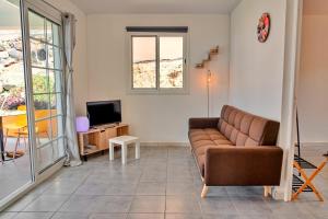 Televiisor ja/või meelelahutuskeskus majutusasutuses Villa Bon manjé cosy, piscine privative & vue Mer