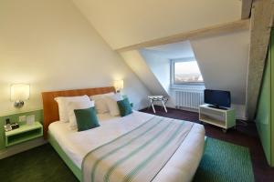 Postel nebo postele na pokoji v ubytování Hotel International & Terminus + 36 fotografií