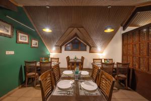 Posezení v ubytování Wingait Inn - Hotel Near Mall Road + 21 fotografií