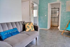 Zona d'estar a Villa Lanati cosy, piscine privative & vue mer