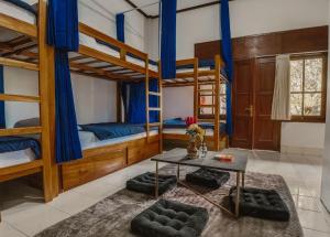 Postel nebo postele na pokoji v ubytování Ubud Backpacker Hostel