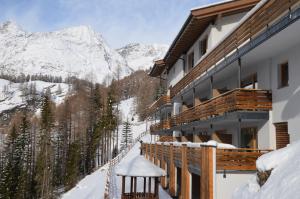 Nespecifikovaný výhled na hory nebo výhled na hory při pohledu z hotelu