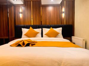 Ein Bett oder Betten in einem Zimmer der Unterkunft Galata Calm Tale Hotel
