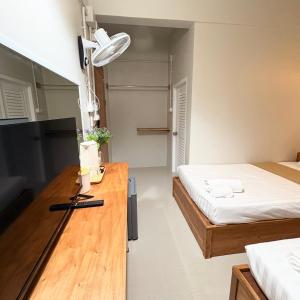 Postel nebo postele na pokoji v ubytování Yoi Hotel krabi
