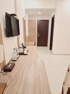 The Fern Residency, Bodhgaya的电视和/或娱乐中心