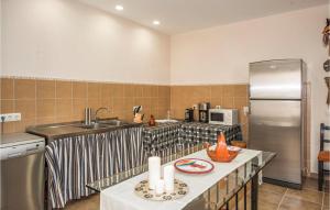 Kuchnia lub aneks kuchenny w obiekcie Beautiful Home In Manacor