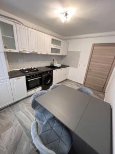 Kuchyň nebo kuchyňský kout v ubytování Apartament cu o cameră + 5 fotografií