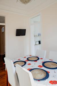 TV a/nebo společenská místnost v ubytování Angels Homes-n27, 3ºfloor - Bairro Típico, Centro Lisboa