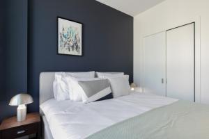 Ένα ή περισσότερα κρεβάτια σε δωμάτιο στο Rincon Hill 1BR w Gym Sauna nr SVB FB SFO-207 +17 φωτογραφίες