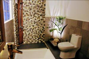 Ένα μπάνιο στο Elnido TERRA NOVA BEACH RESORT Sunset Villa