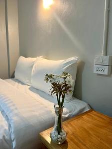Postel nebo postele na pokoji v ubytování Yoi Hotel krabi
