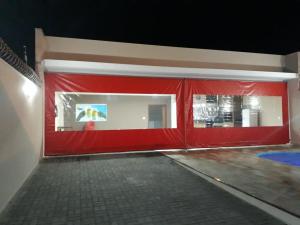 a large red garage with a red wall at Área de lazer Cantinho do Fofo in São Carlos