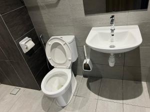 a bathroom with a toilet and a sink at Muji Haus near Sunway City #2Bedroom #Netflix in Subang Jaya +16 photos