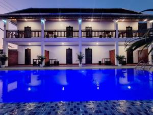 Bazén v ubytování Luang Prabang Pavilion Hotel & Travel nebo v jeho okolí