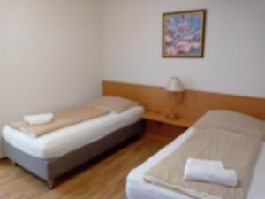 Letto o letti in una camera di Liget Üdülőpark Fonyód