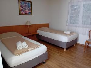 Letto o letti in una camera di Liget Üdülőpark Fonyód
