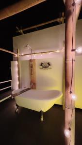 Ένα μπάνιο στο Thew Lom Camp at Khao Kho