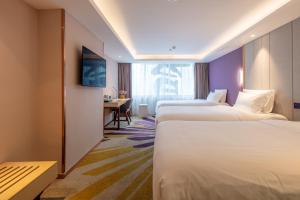 Postel nebo postele na pokoji v ubytování Lavande Hotel Beijing Tiananmen Square Wangfujing Street Branch