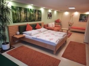 Postel nebo postele na pokoji v ubytování Ferienwohnung-Hajek + 6 fotografií